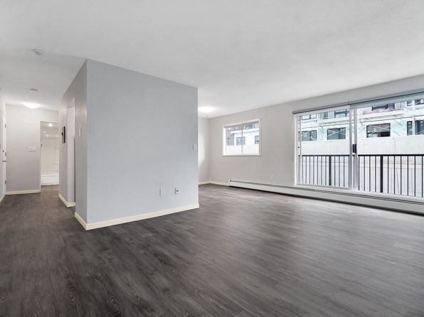 885 Dunsmuir Rd, Esquimalt, BC V9A 6W6
