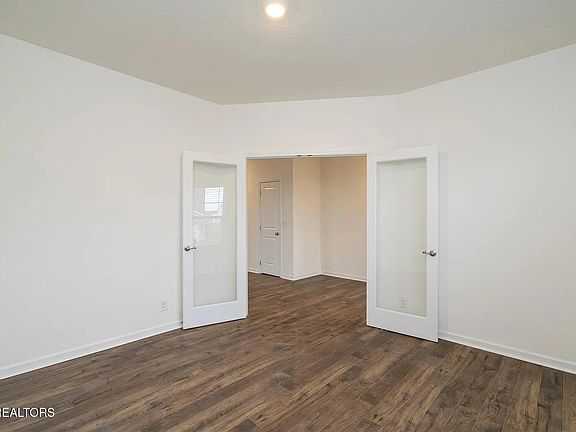 5th image of 153 Kaley Ln
