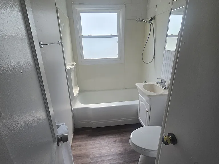 203 Crystal Lake Dr — Photo 3