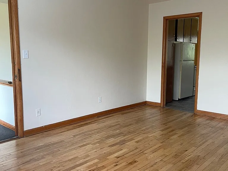 1x1 Entry & Living Room