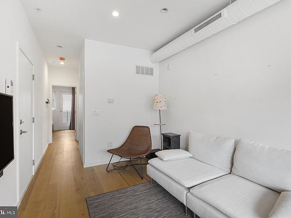 4th image of 2228 Frankford Ave APT 2
