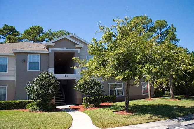 Woodcrest Apartments — Photo 8