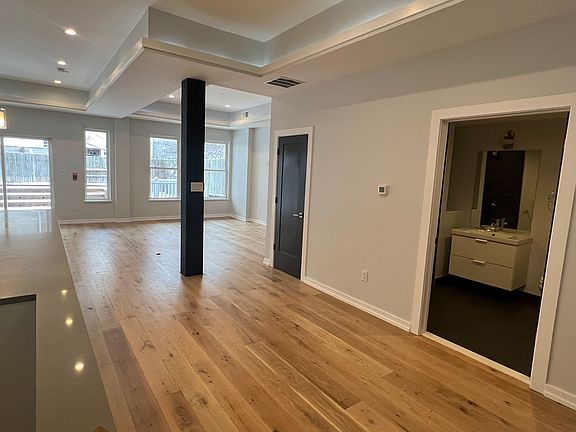 4th image of 1319 N 6th St APT 1R