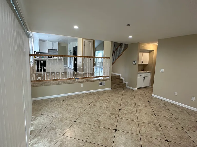 704 Windward Ct — Photo 10