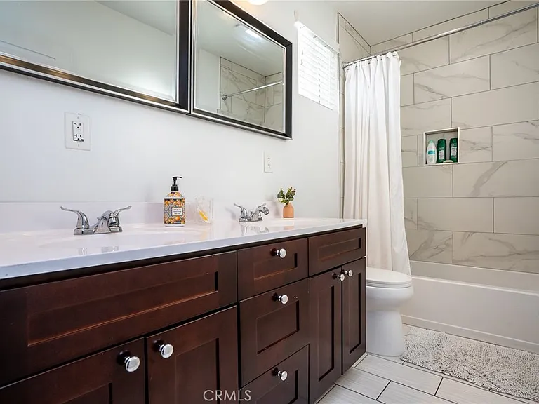 423 E Stuart Ave — Photo 29