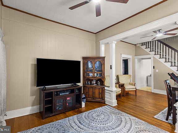 4th image of 200 Maple Ave
