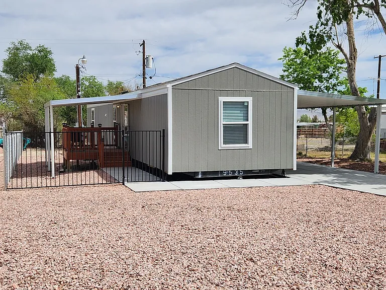 590 Fisher Ln — Photo 4