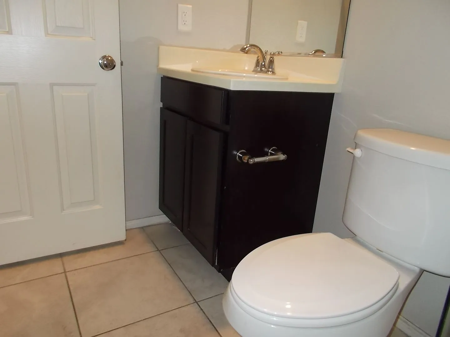 Spacious & Stylish Home with Main-Floor Guest Suite and Gourmet Kitchen — Photo 3