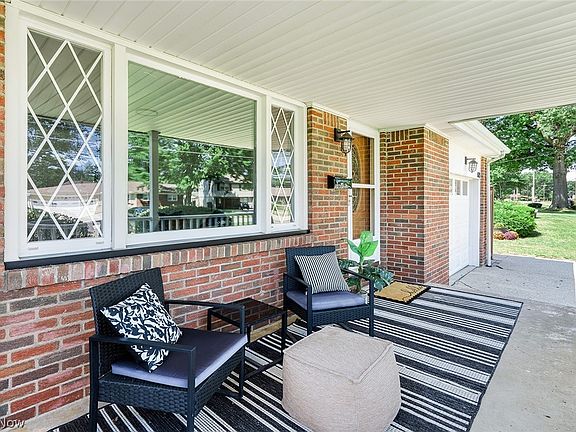 3rd image of 873 Edenridge Dr