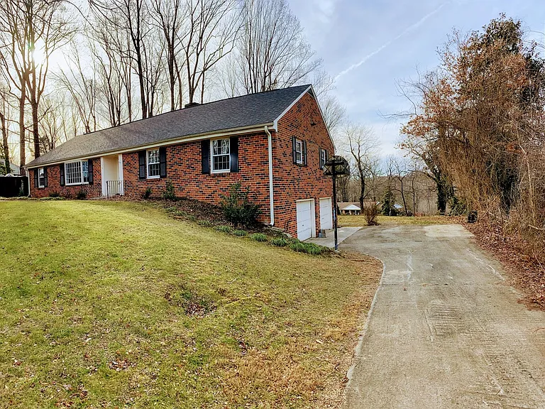 130 Yorkshire Cir — Photo 20