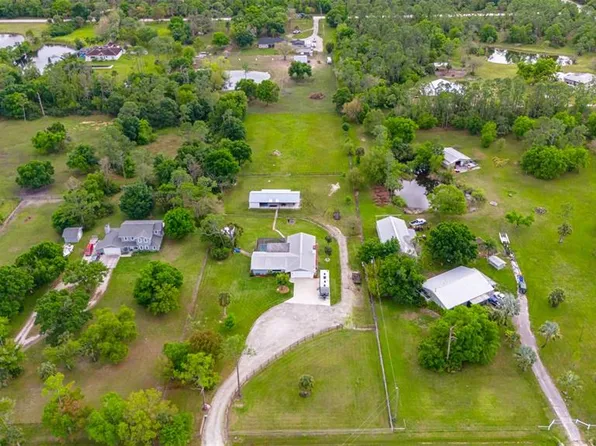 8150 Dosonte Ln, North Fort Myers, FL 33917