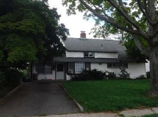 43 Stevedore Ln, Levittown, NY 11756