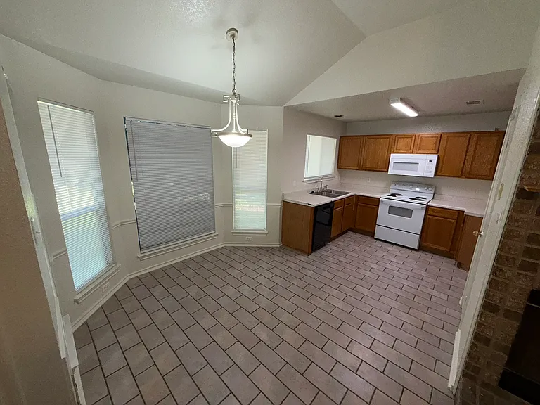 4802 Silver Wood Ct — Photo 3
