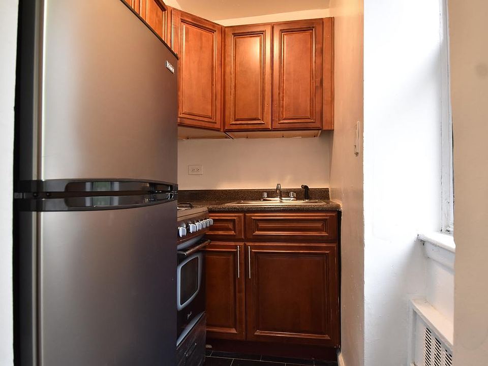 2nd image of 244 E 71st St