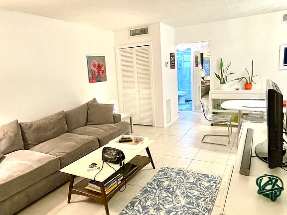 3rd image of 2404 NE 33rd Ave APT 15