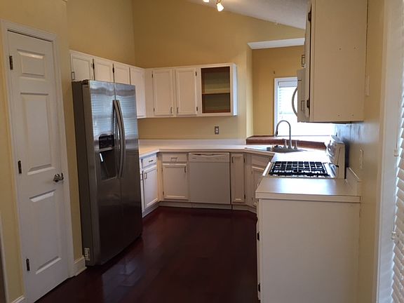 Kitchen w/Large Pic Window