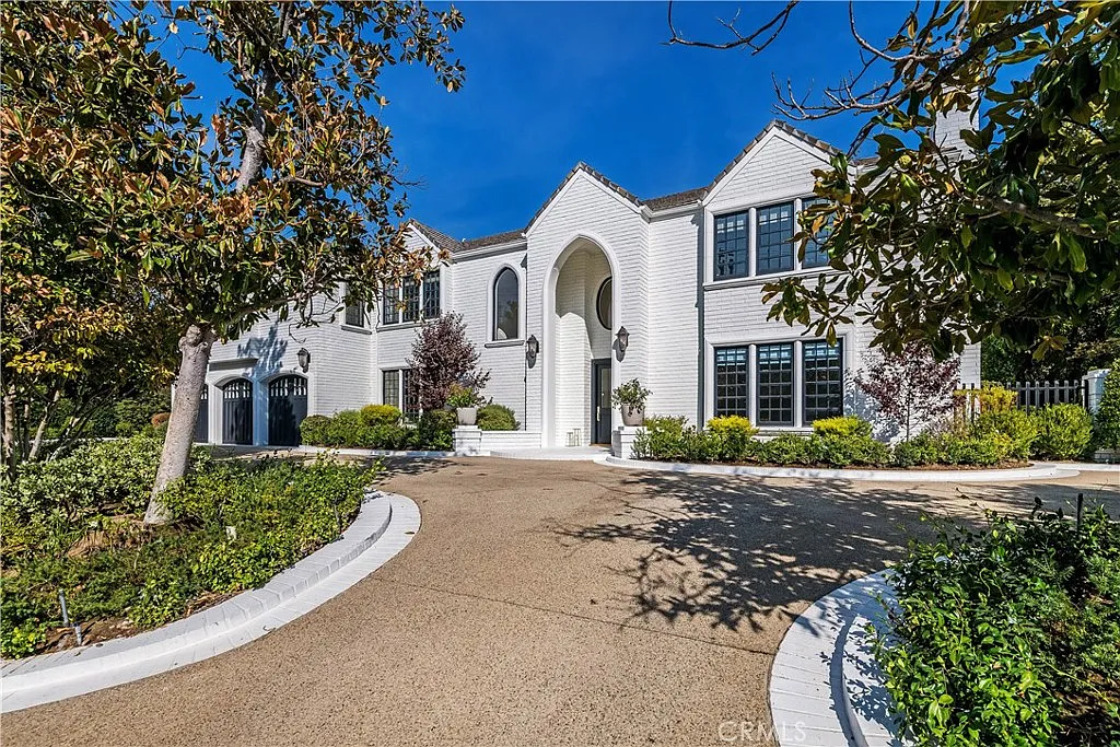 6 bed, 6661 sqft, $29,900 — Photo 1