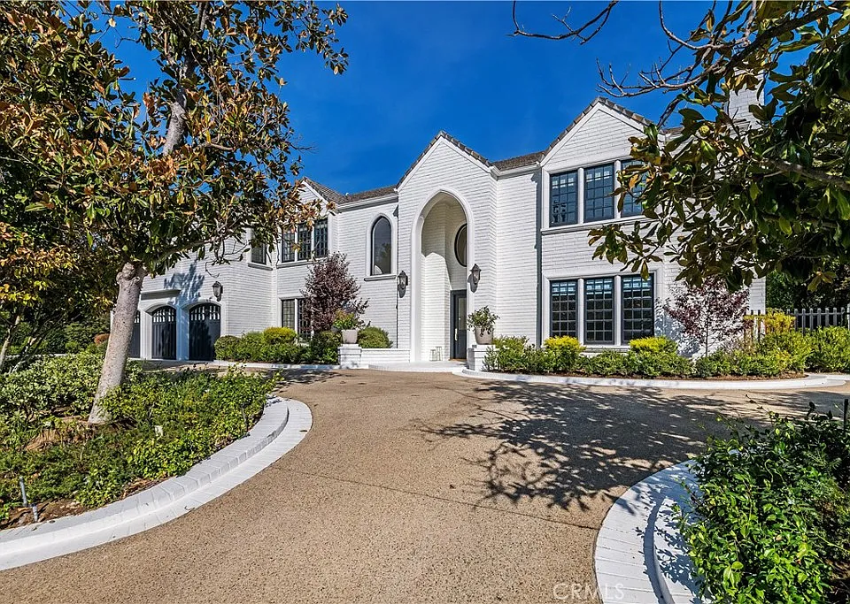 4550 Encino Ave