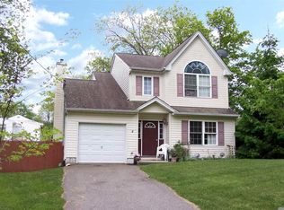 4 Dell Rd, Mastic Beach, NY 11951