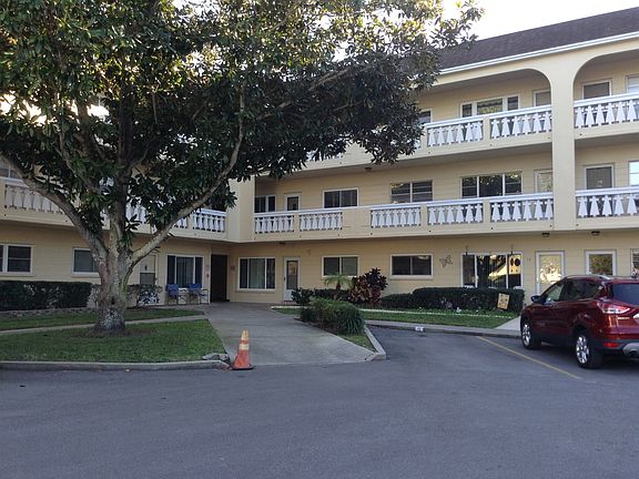 2nd image of 2253 Norwegian Dr APT 15