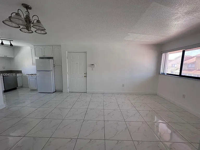 2740 W 61st St #204 — Photo 4