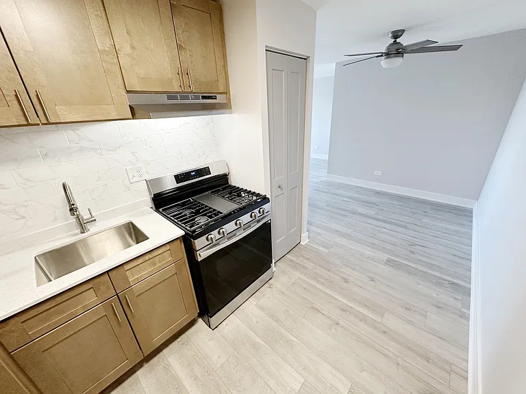 8348 W Catherine Ave #500 — Photo 10