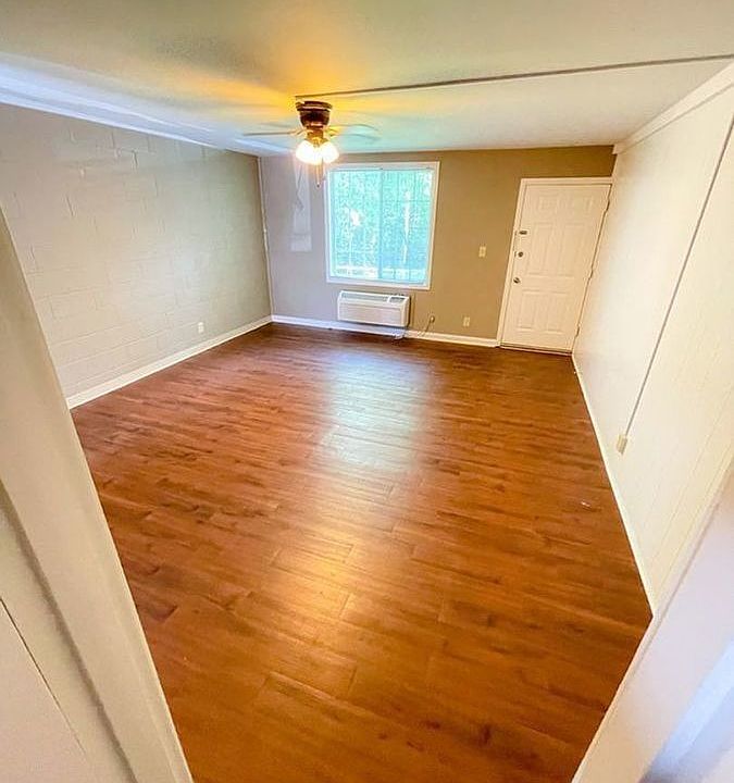 1st image of 861 E High St APT 111