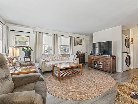 4th image of 944 North Road