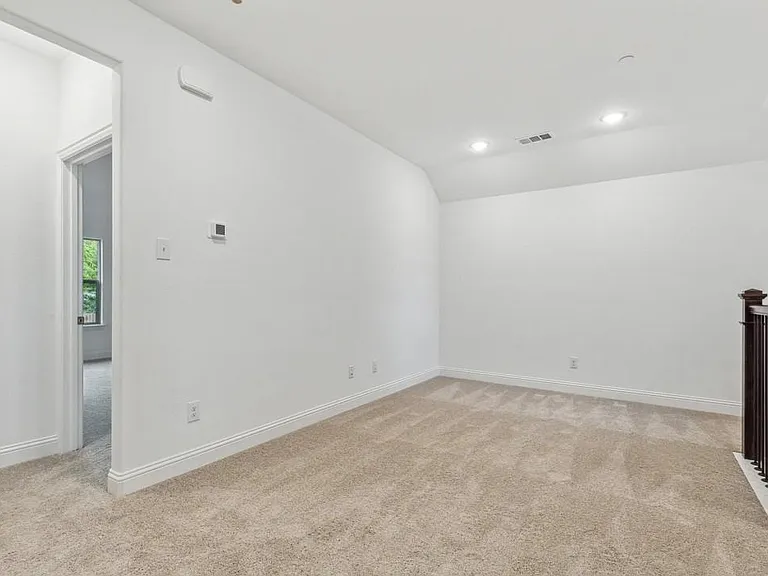6416 Burbank Way — Photo 9