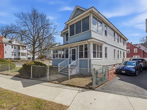 3rd image of 485 Bay St