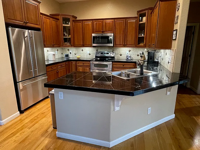 2201 Creekside Dr — Photo 10