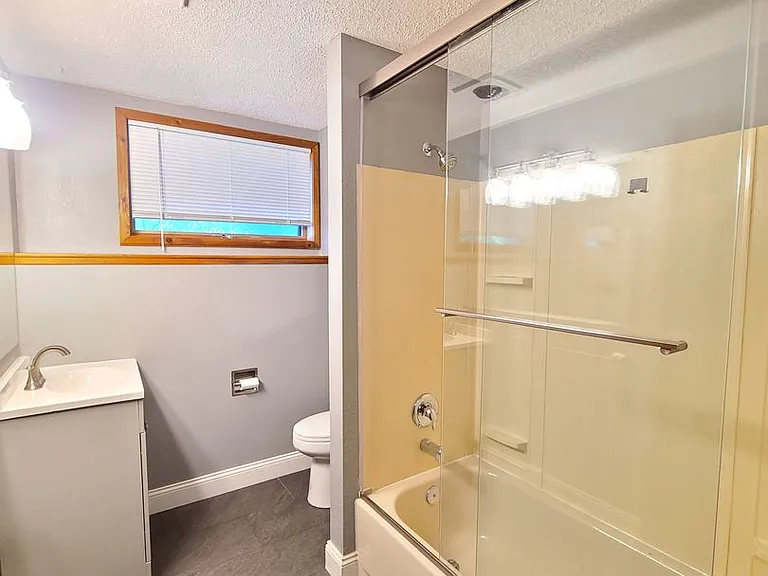 3425 E 61st Ave — Photo 30
