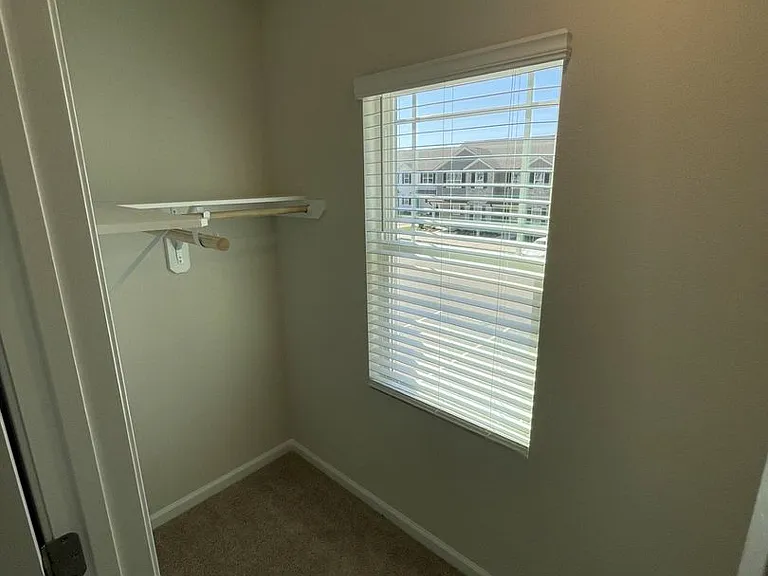 1028 Peony Ln — Photo 8