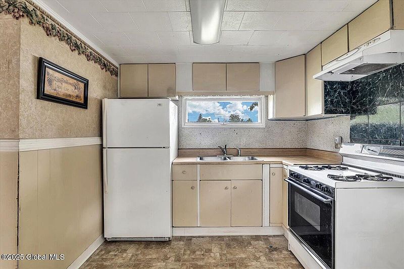 3rd image of 27 Washington Avenue