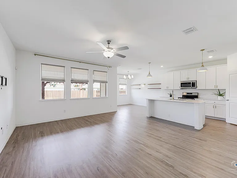5028 Waterway Dr — Photo 10