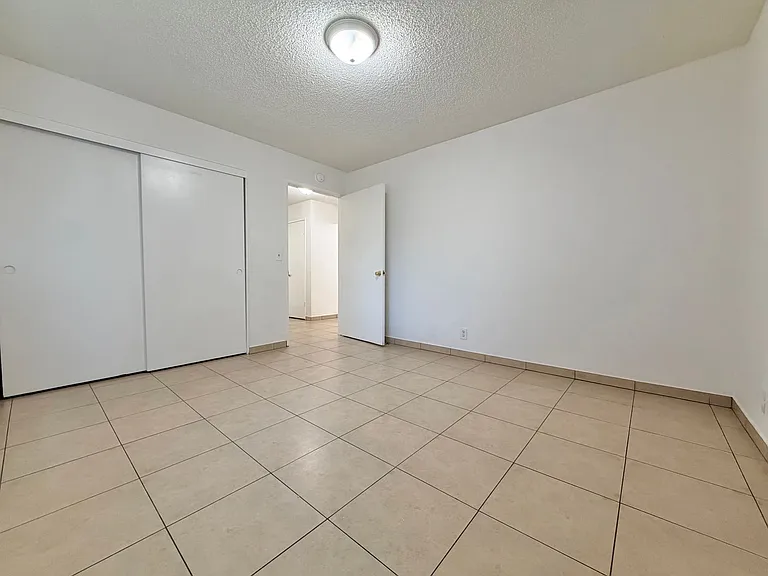 128 E Santa Anna St — Photo 2