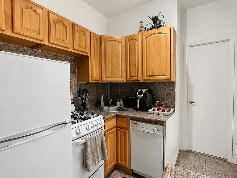 330 W 43rd St #19 — Photo 6