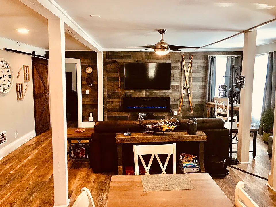 Living Room Pic 4