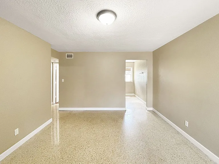 2613 E Clark St — Photo 7