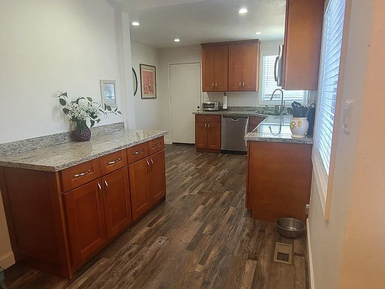 3851 Vineyard Ave — Photo 6