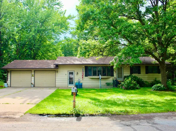 514 Oak Ave, Hinckley, MN 55037