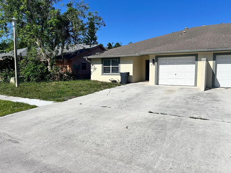 1096 Staghorn St — Photo 18