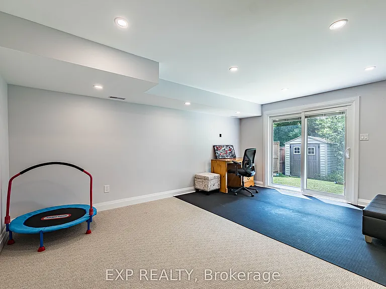 63 Wood Grove Cres — Photo 35