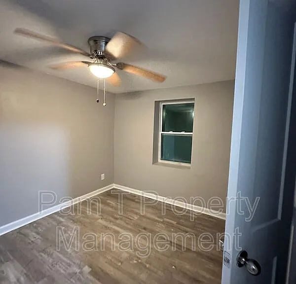 1921 Cowan Ave — Photo 7