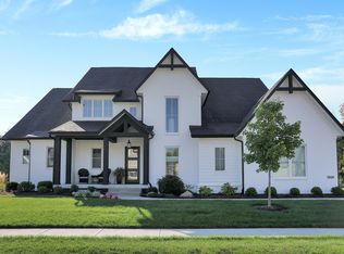 15443 Maple Ridge Dr, Carmel, IN 46033
