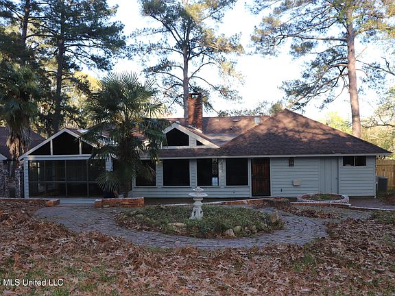 4th image of 45 Stonegate Dr