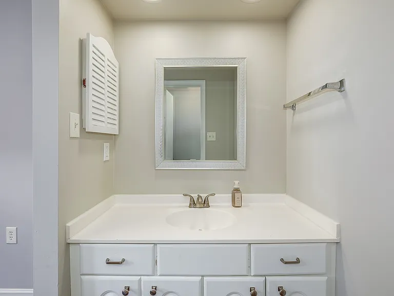 2526 S Arlington Mill Dr — Photo 10