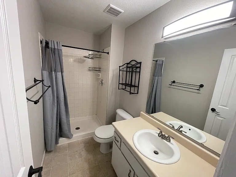 En-suite Bathroom IN Primary Bedroom