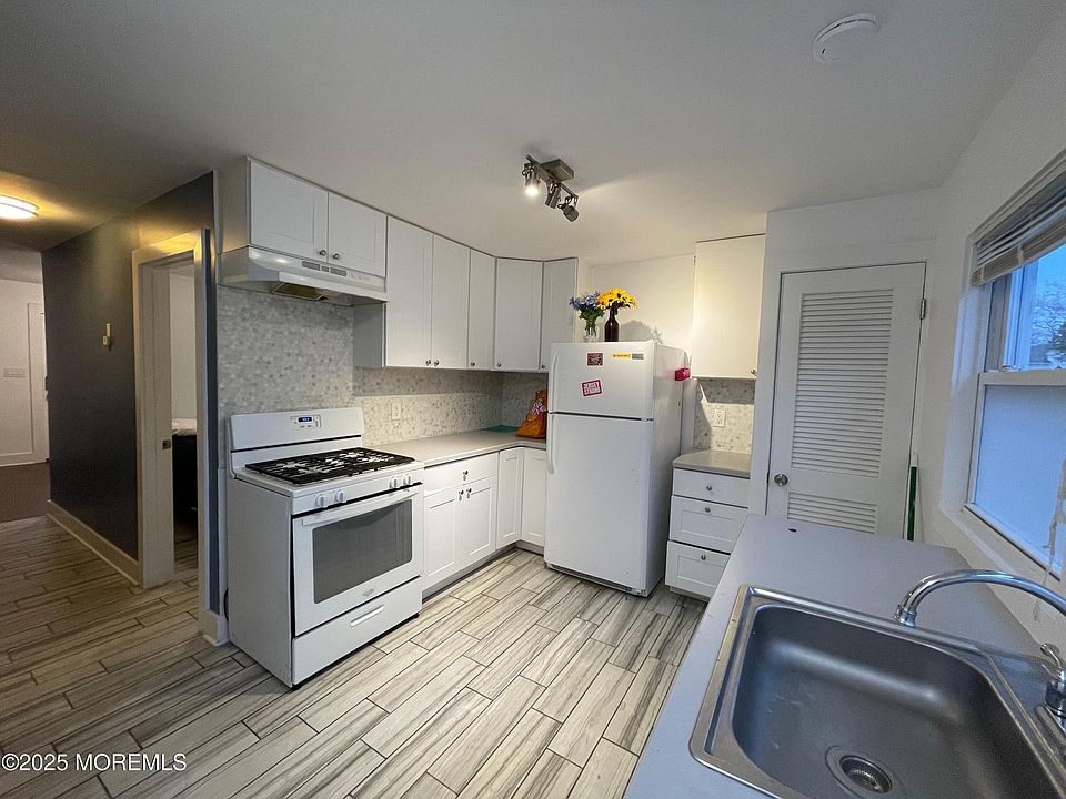 2nd image of 90 Poplar Ave