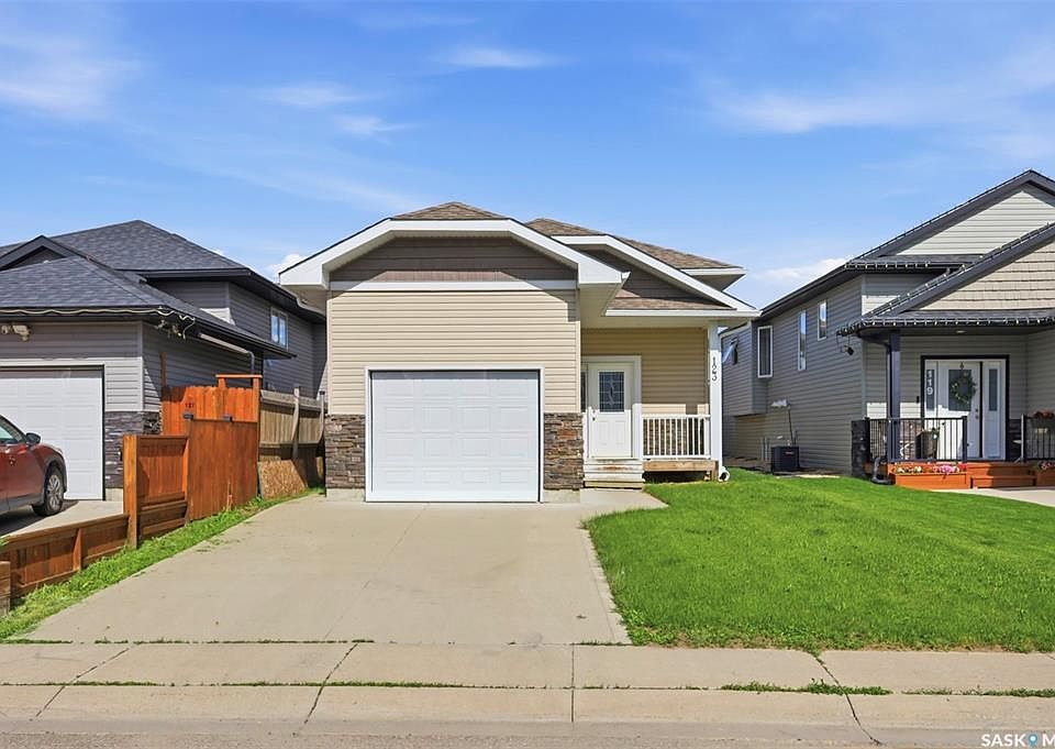 1st image of 123 Henick CRESCENT